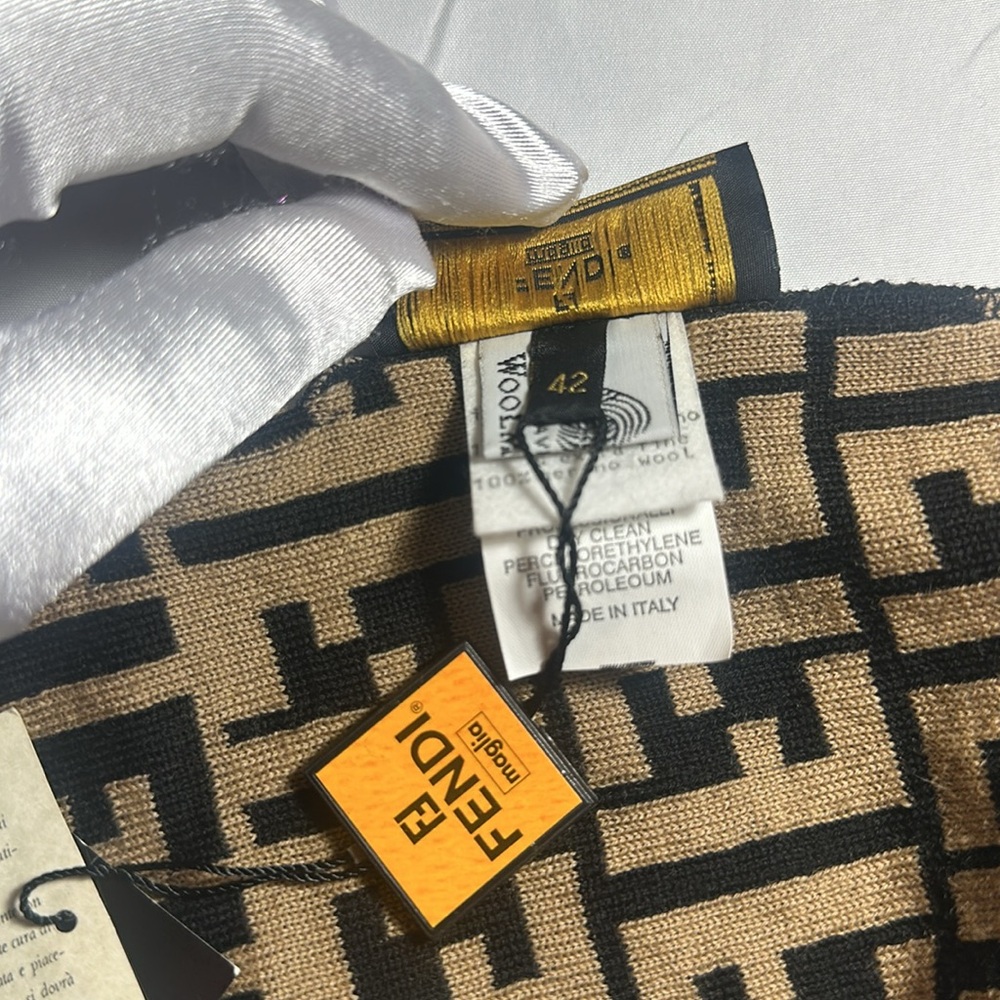 ๐๏ธ๐๏ธHOST PICK๐ Authentic Fendi Brown Zucca Beanie, Get cozy this winter :) NWT - Picture 8 of 9